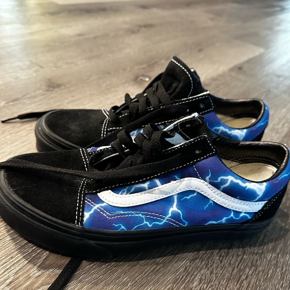 Size 7 women's vans